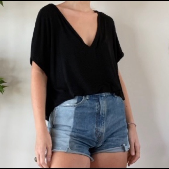 Black Forever 21 low V-neck tunic top in a size L - Picture 1 of 4